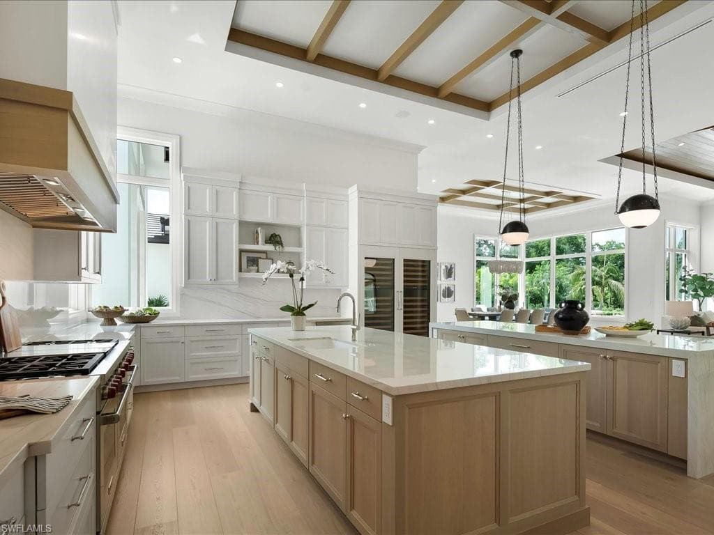 208 Hickory RD, NAPLES FL 34108-20