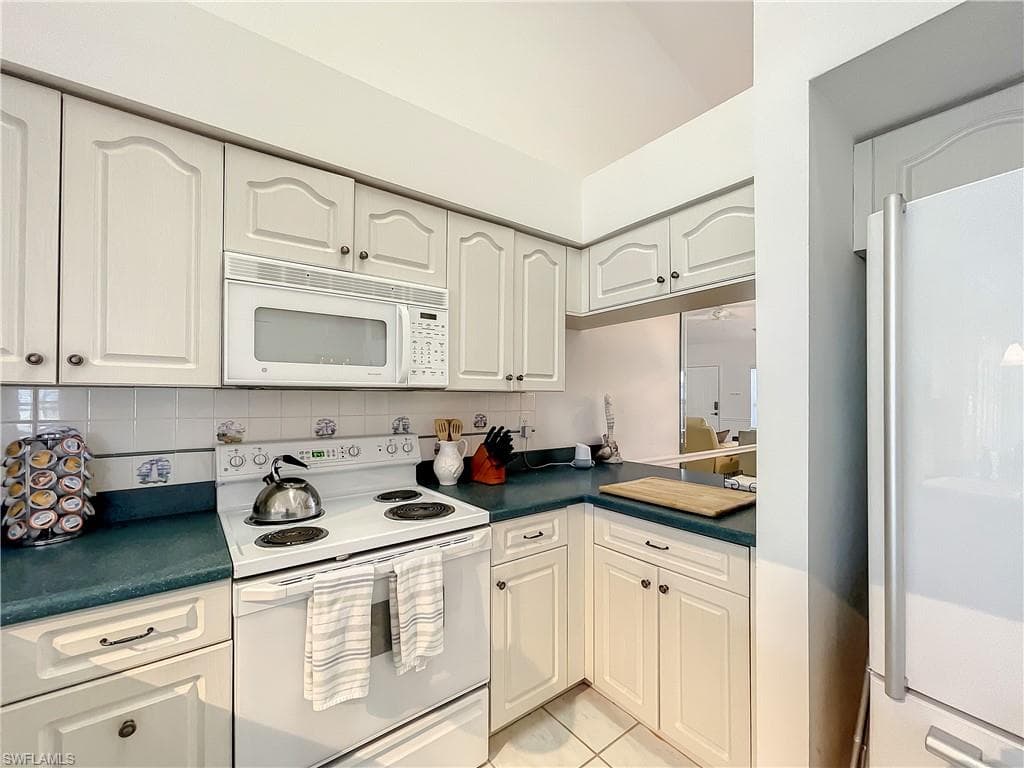 470 Bermuda Cove WAY # 303, NAPLES FL 34110-15