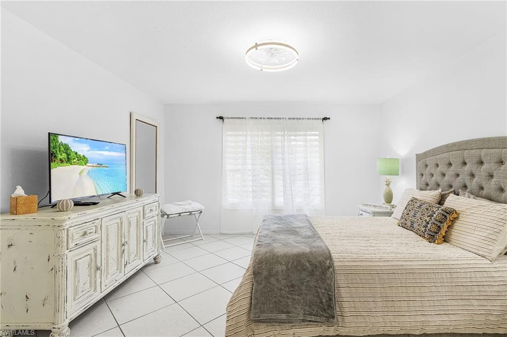 760 Wiggins Lake DR # 206, NAPLES FL 34110-26