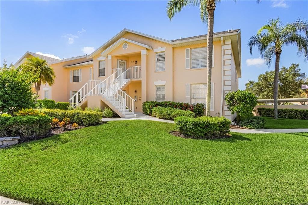 760 Wiggins Lake DR # 206, NAPLES FL 34110-1