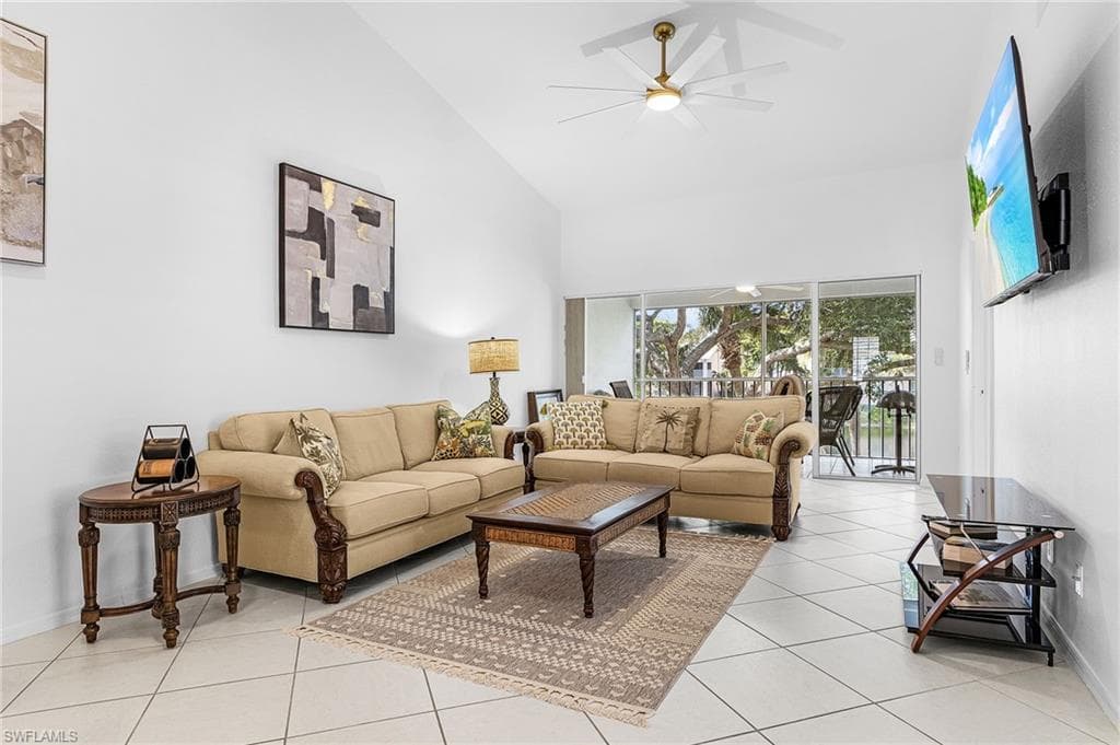 760 Wiggins Lake DR # 206, NAPLES FL 34110-15