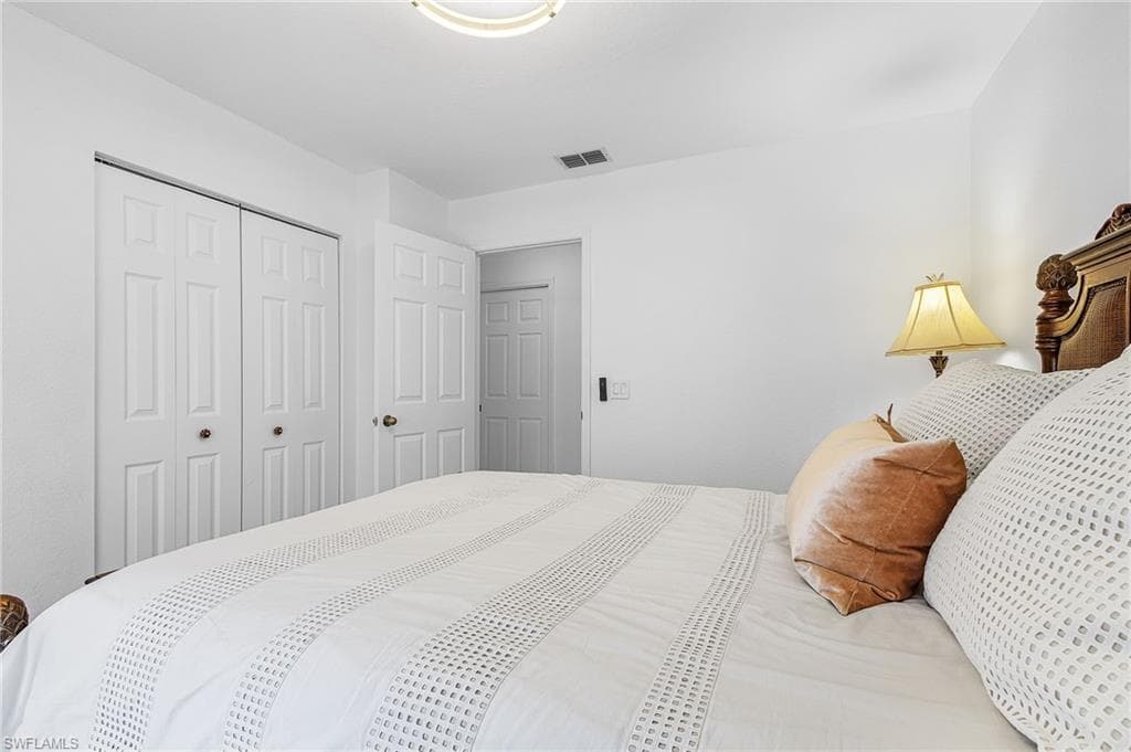 760 Wiggins Lake DR # 206, NAPLES FL 34110-11