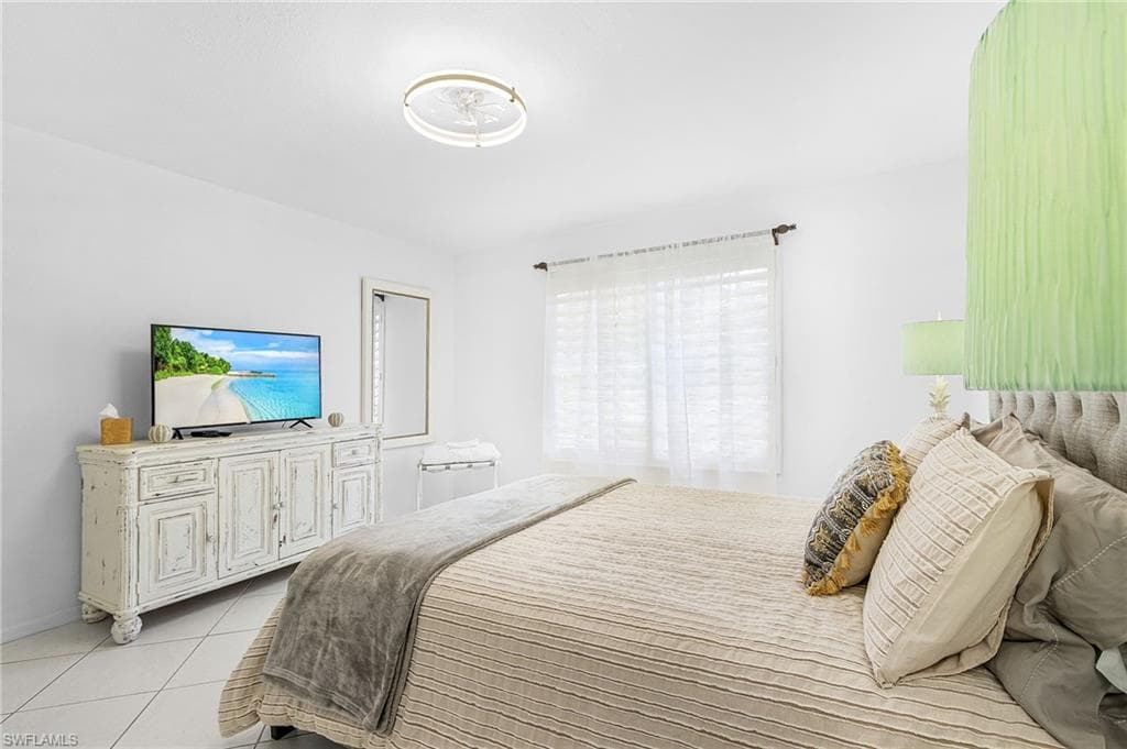 760 Wiggins Lake DR # 206, NAPLES FL 34110-25