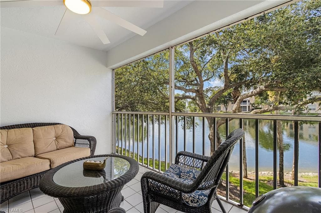 760 Wiggins Lake DR # 206, NAPLES FL 34110-21