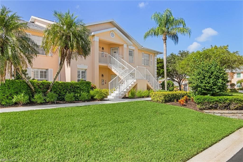 760 Wiggins Lake DR # 206, NAPLES FL 34110-2