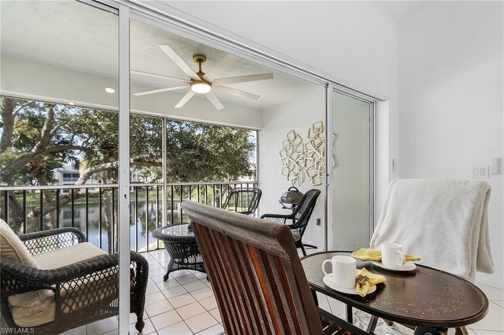 760 Wiggins Lake DR # 206, NAPLES FL 34110-19