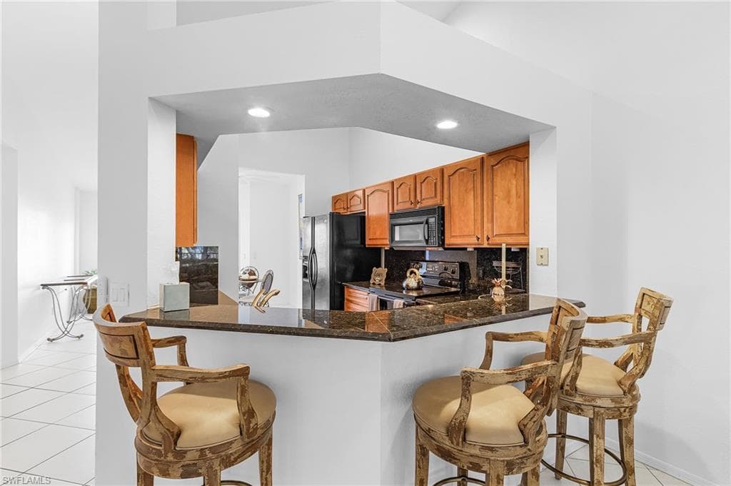 760 Wiggins Lake DR # 206, NAPLES FL 34110-8