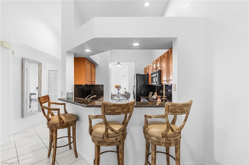 760 Wiggins Lake DR # 206, NAPLES FL 34110-9