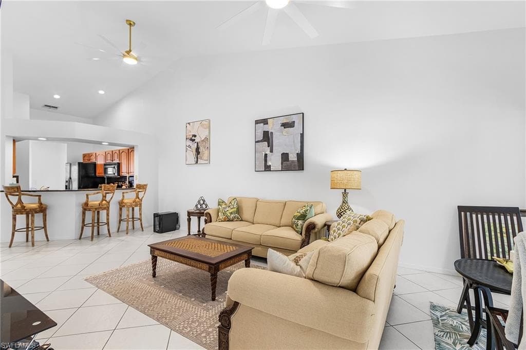 760 Wiggins Lake DR # 206, NAPLES FL 34110-17