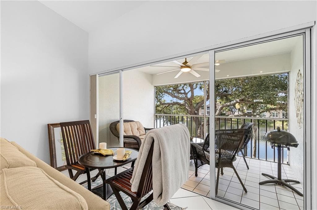 760 Wiggins Lake DR # 206, NAPLES FL 34110-18