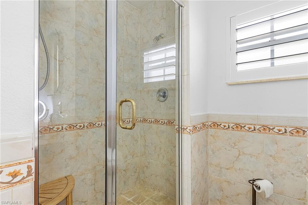 760 Wiggins Lake DR # 206, NAPLES FL 34110-28