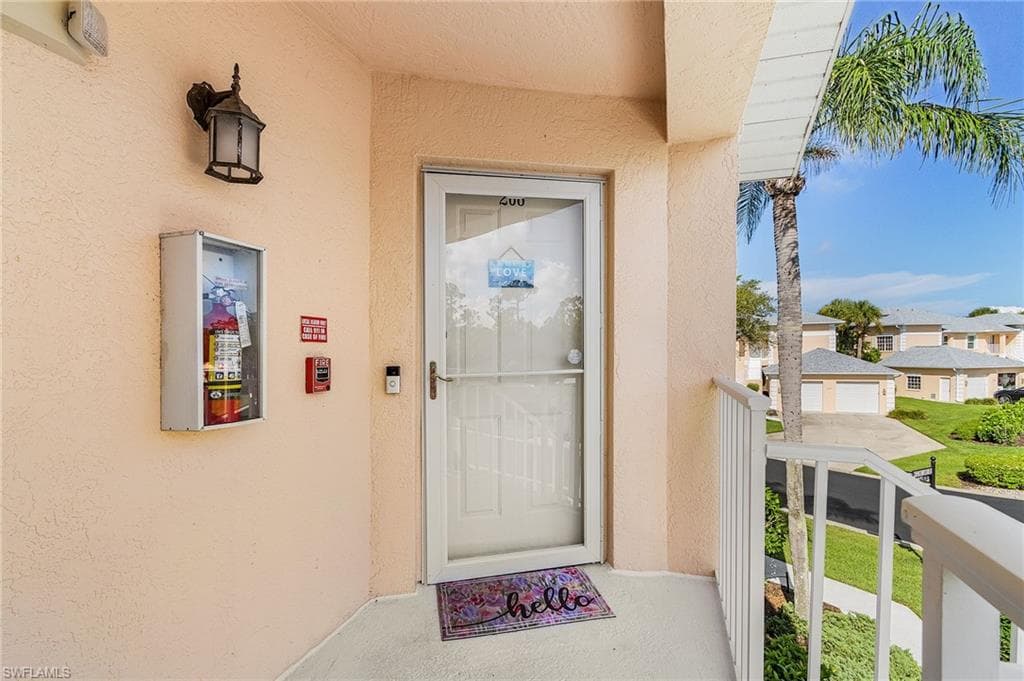 760 Wiggins Lake DR # 206, NAPLES FL 34110-3