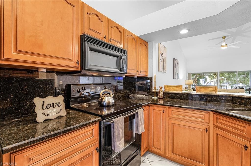 760 Wiggins Lake DR # 206, NAPLES FL 34110-7