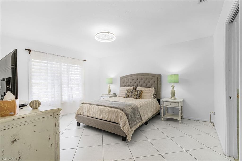 760 Wiggins Lake DR # 206, NAPLES FL 34110-24