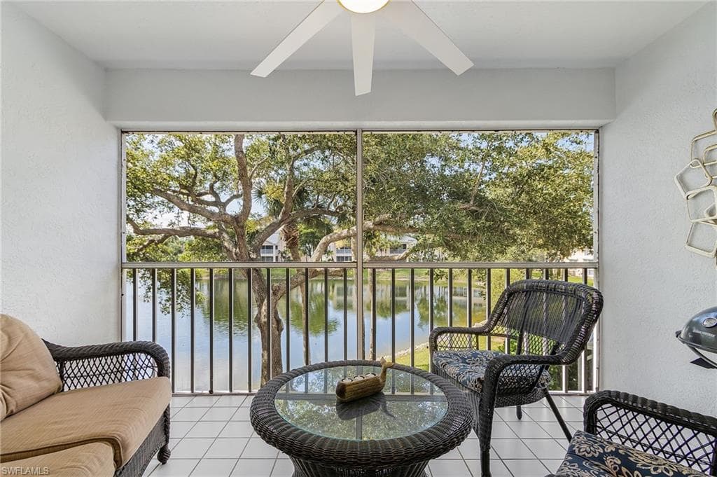 760 Wiggins Lake DR # 206, NAPLES FL 34110-20