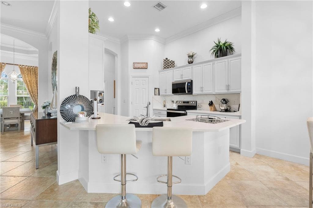 8095 Piedmont DR, NAPLES FL 34104-17