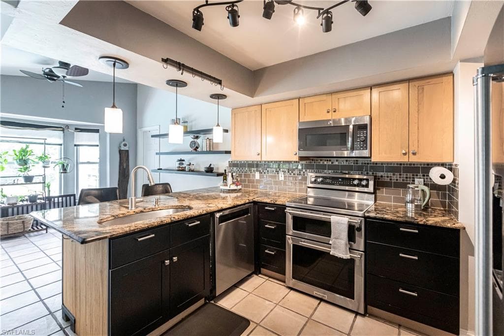 2667 River Reach DR, NAPLES FL 34104-1