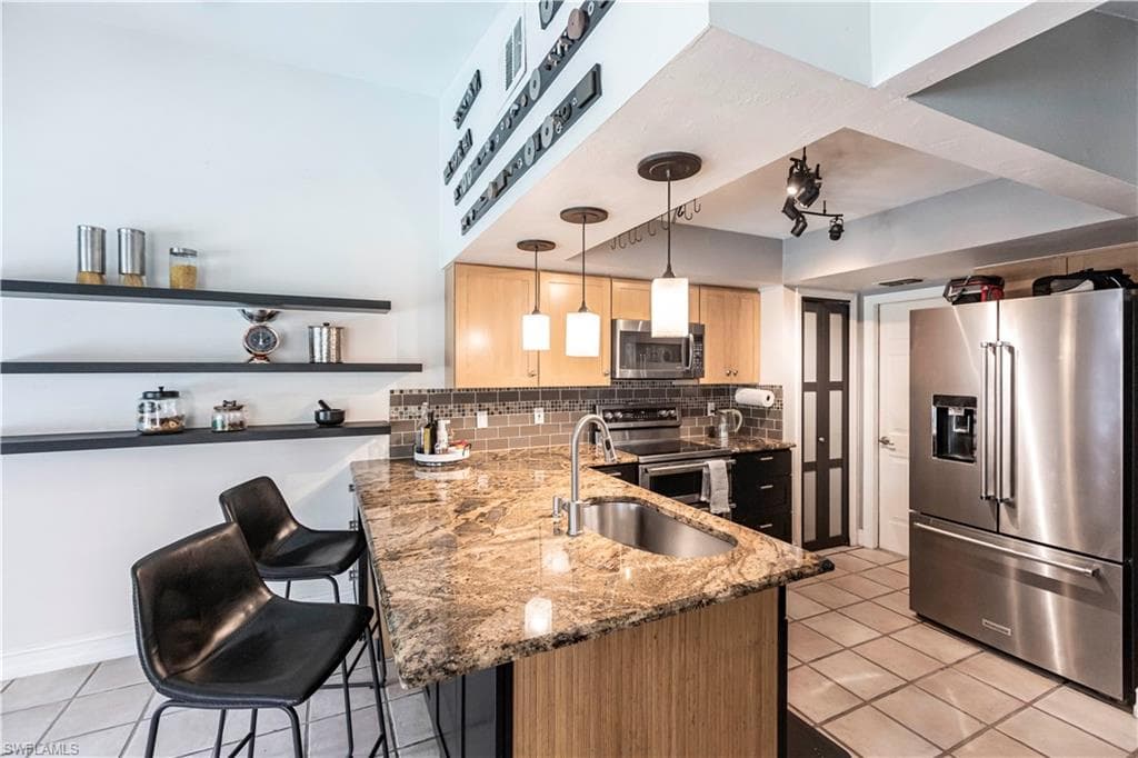 2667 River Reach DR, NAPLES FL 34104-4