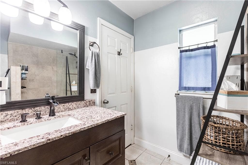 2667 River Reach DR, NAPLES FL 34104-19