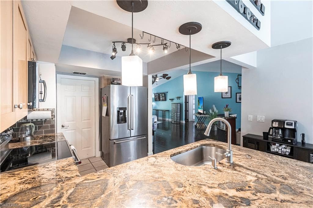 2667 River Reach DR, NAPLES FL 34104-3