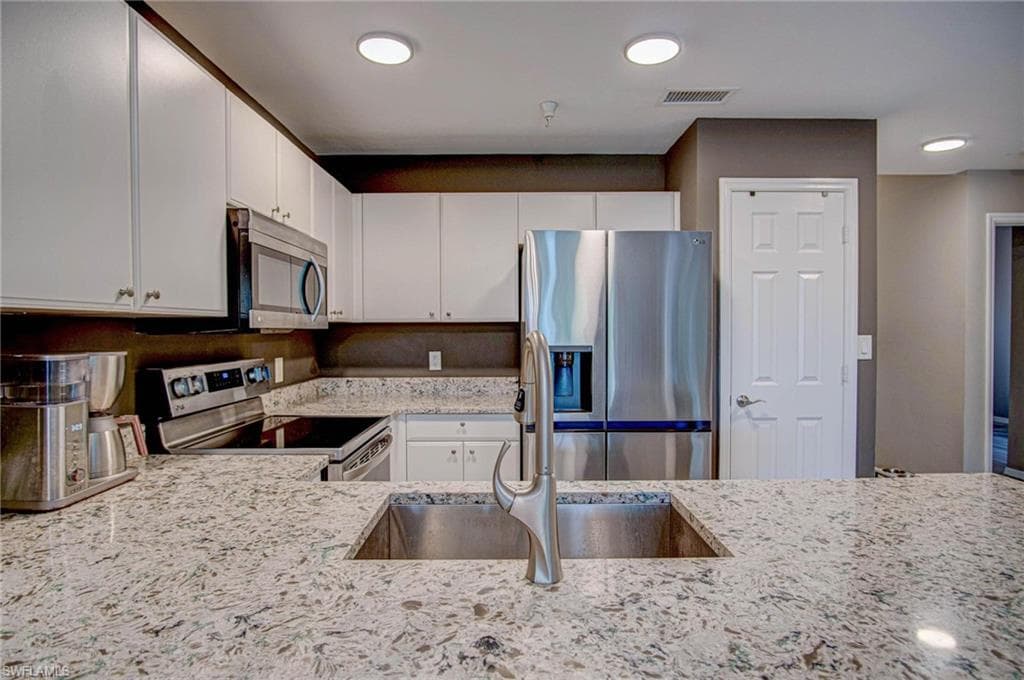 4450 Botanical Place CIR # 406, NAPLES FL 34112-2