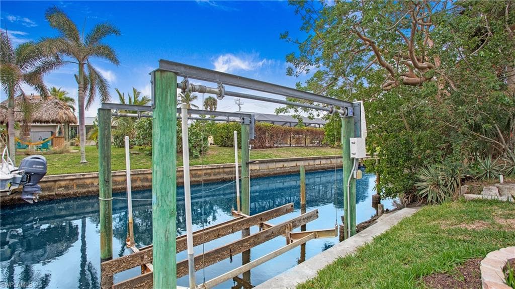 12747 Chatham DR, FORT MYERS FL 33908-21