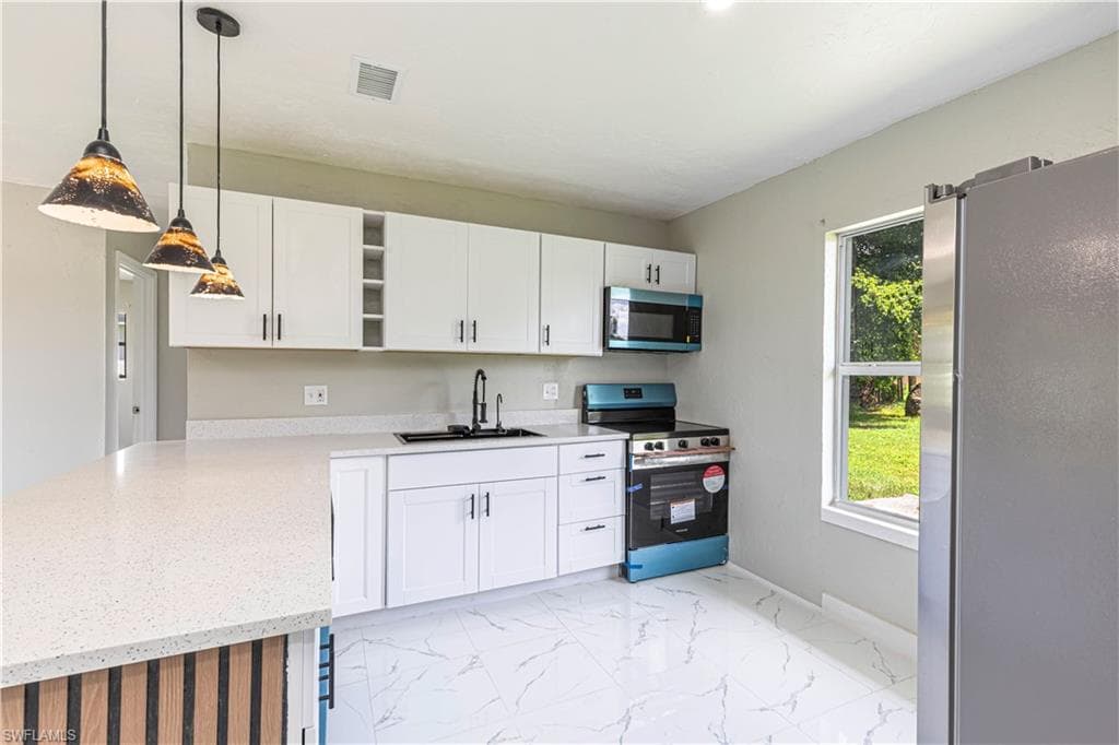 1101 Coolidge AVE, LEHIGH ACRES FL 33936-4