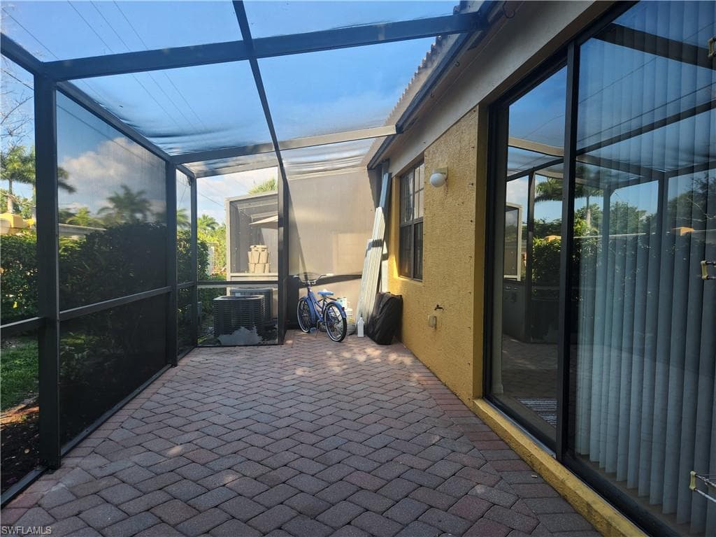 7512 Bristol CIR, NAPLES FL 34120-15