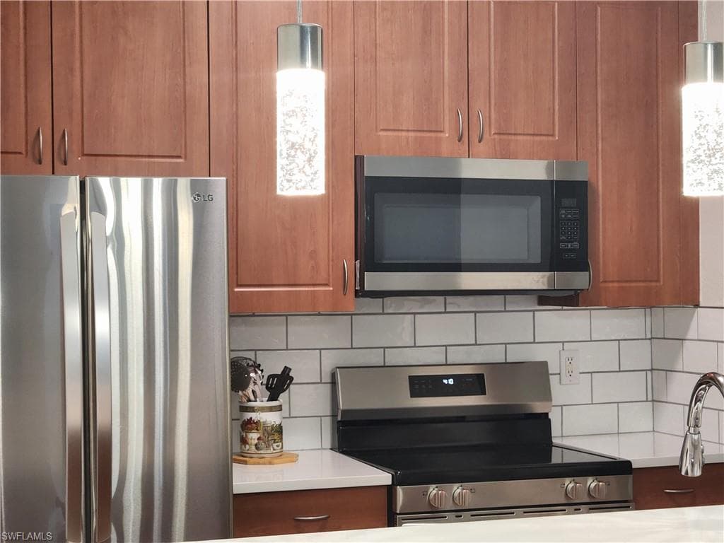 7512 Bristol CIR, NAPLES FL 34120-4