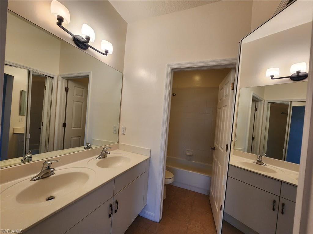 7512 Bristol CIR, NAPLES FL 34120-8