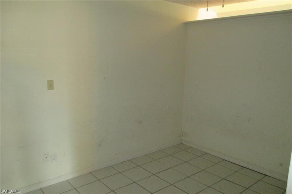 5395 Carolina AVE, NAPLES FL 34113-7