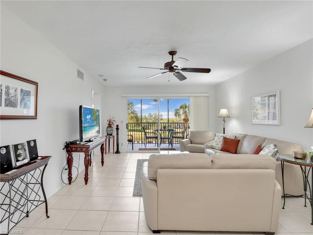 360 Horse Creek DR # 305, NAPLES FL 34110-15