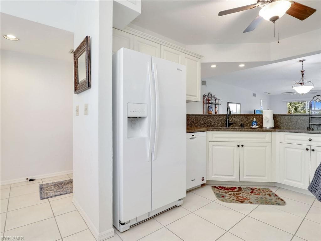 360 Horse Creek DR # 305, NAPLES FL 34110-8