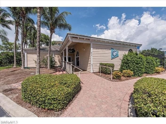 360 Horse Creek DR # 305, NAPLES FL 34110-33