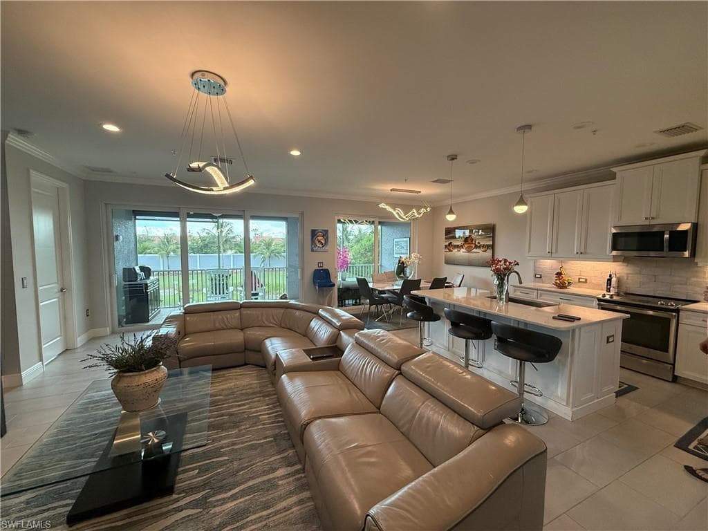 2543 Seychelles DR # 607, NAPLES FL 34112-2