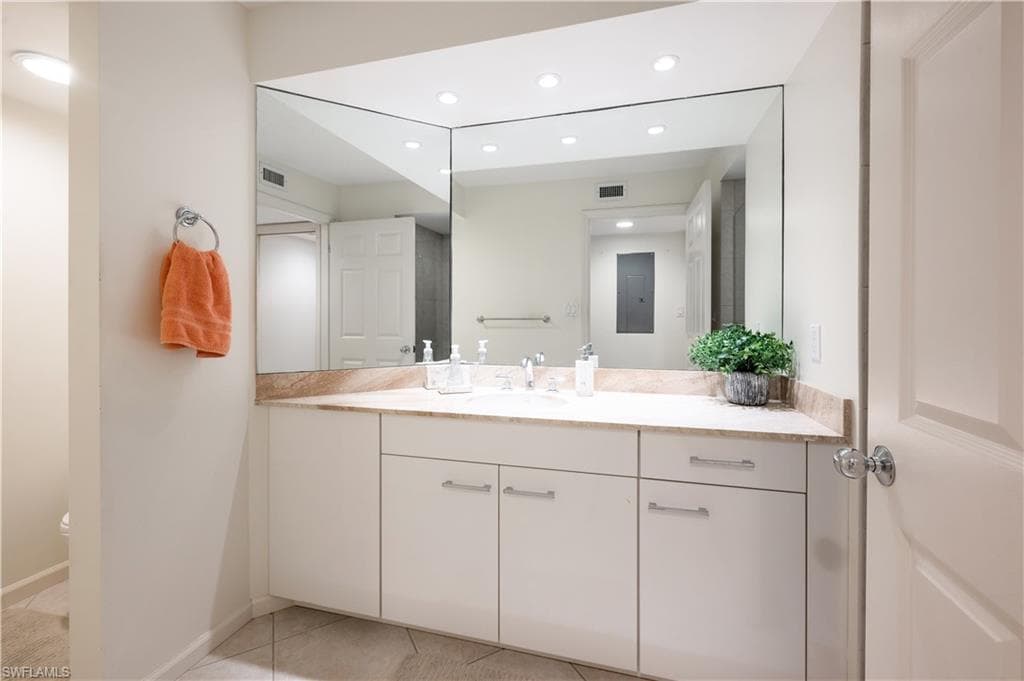 4551 Gulf Shore BLVD N # 306, NAPLES FL 34103-26