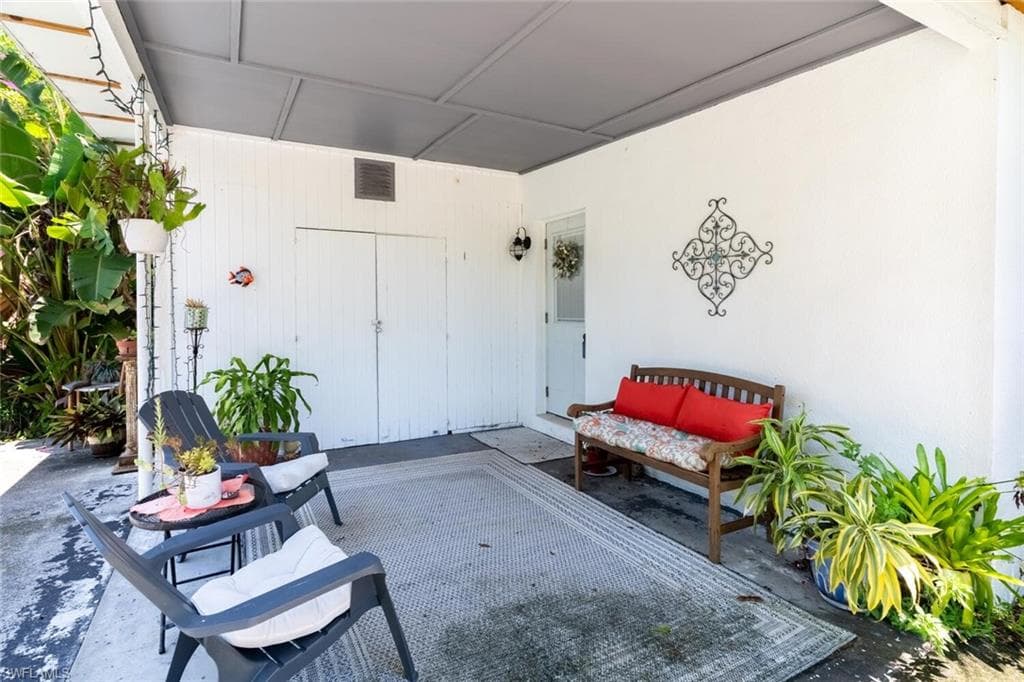 2928 Hawthorne CT, NAPLES FL 34104-4