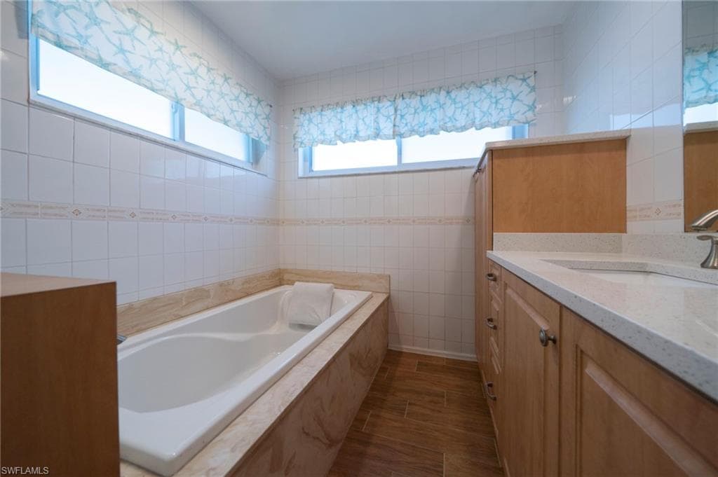 6075 Island Park CT, FORT MYERS FL 33908-15