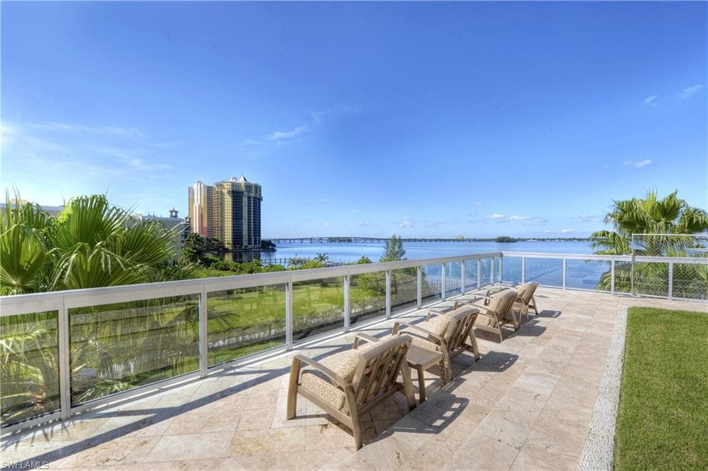 3000 Oasis Grand BLVD # 3005, FORT MYERS FL 33916-16