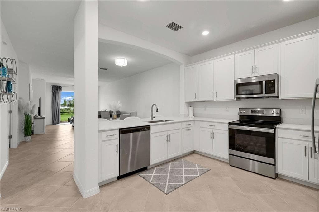 2052 Vermont LN, NAPLES FL 34120-5