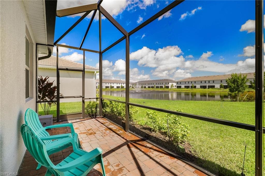 2052 Vermont LN, NAPLES FL 34120-21