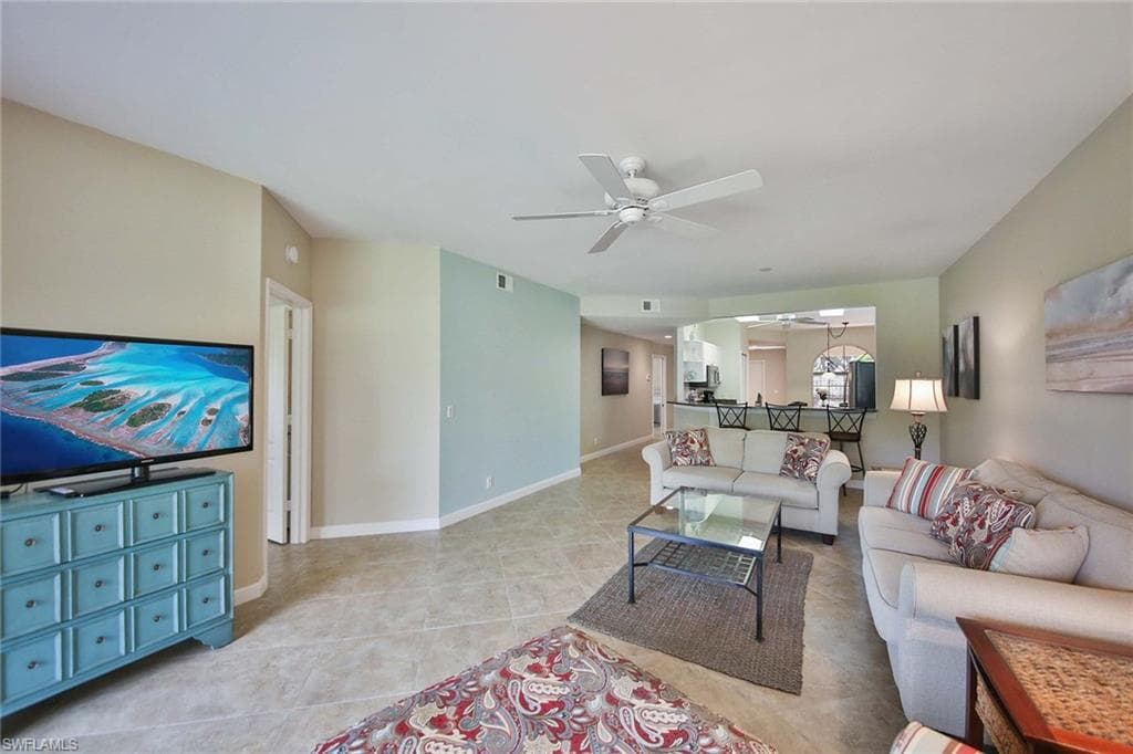 526 Lake Louise CIR # 403, NAPLES FL 34110-3