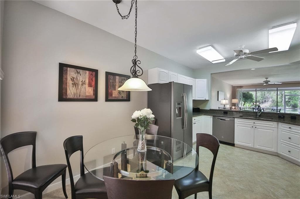 526 Lake Louise CIR # 403, NAPLES FL 34110-7