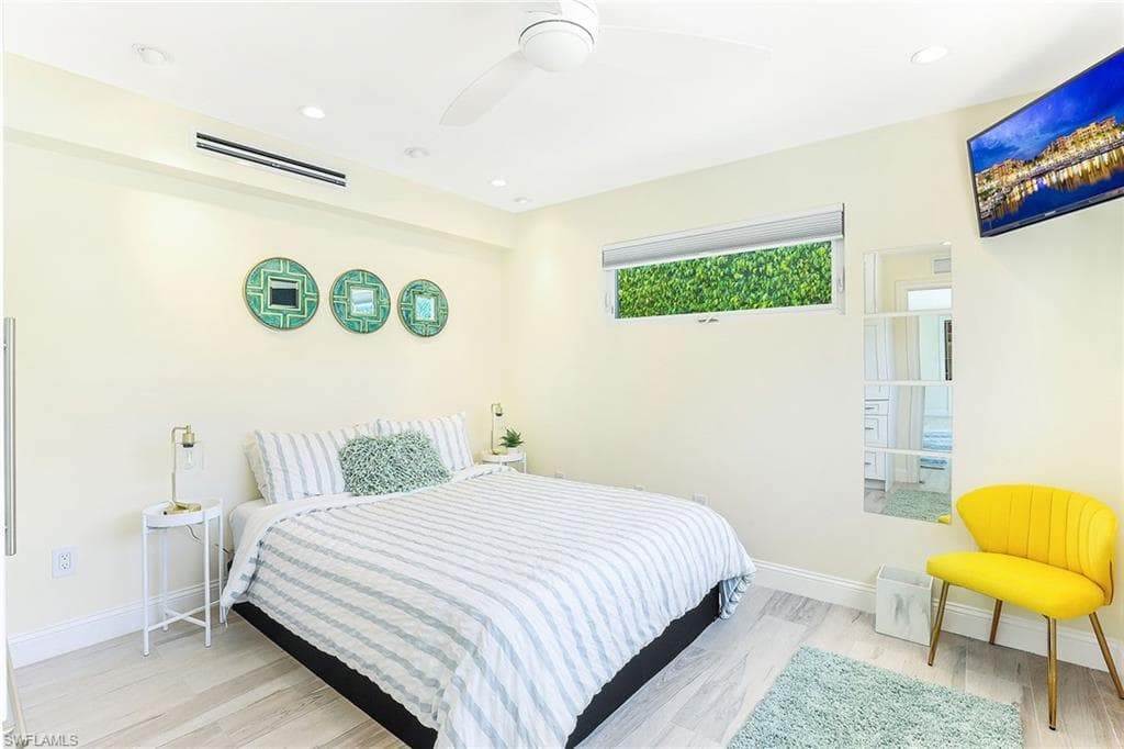 1088 Wisconsin DR, NAPLES FL 34103-13