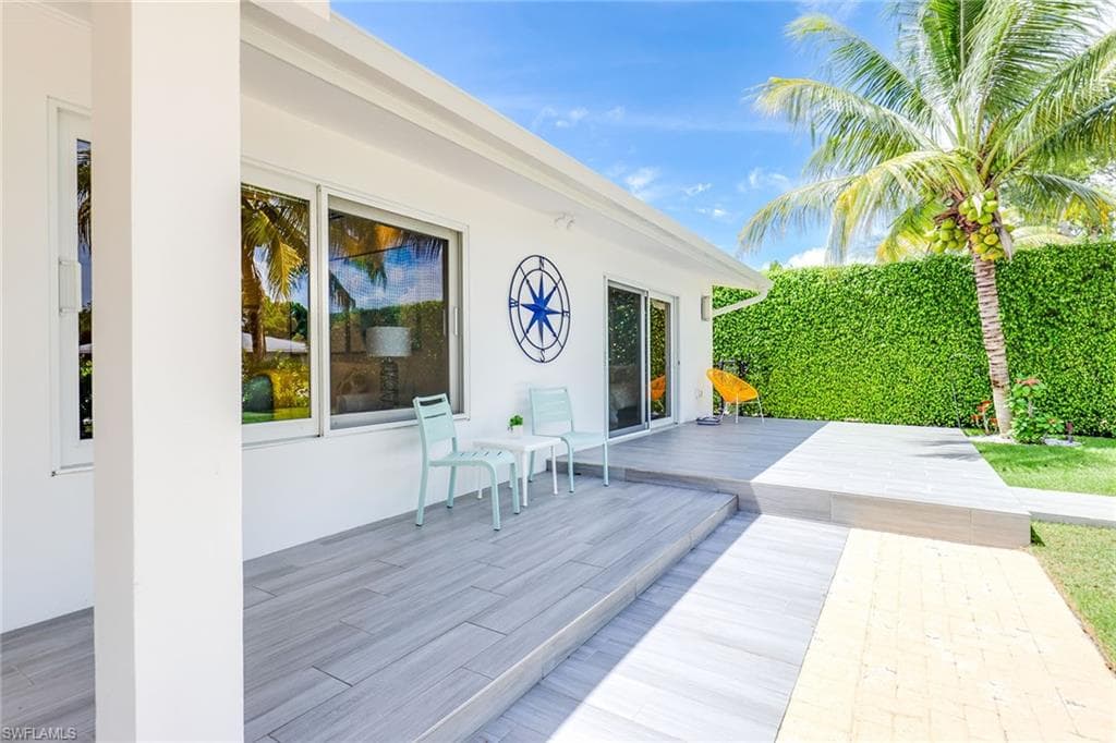 1088 Wisconsin DR, NAPLES FL 34103-17