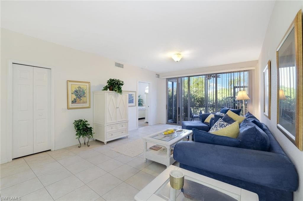 10049 Heather LN # 101, NAPLES FL 34119-2