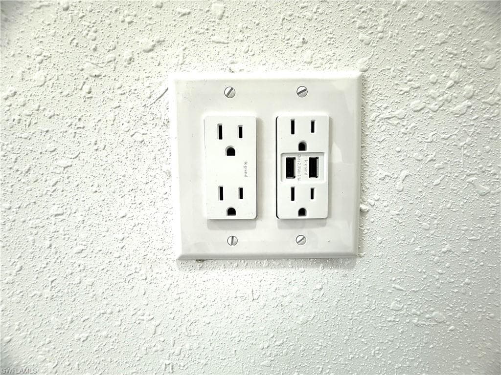 1982 Laurel LN, NORTH FORT MYERS FL 33917-11