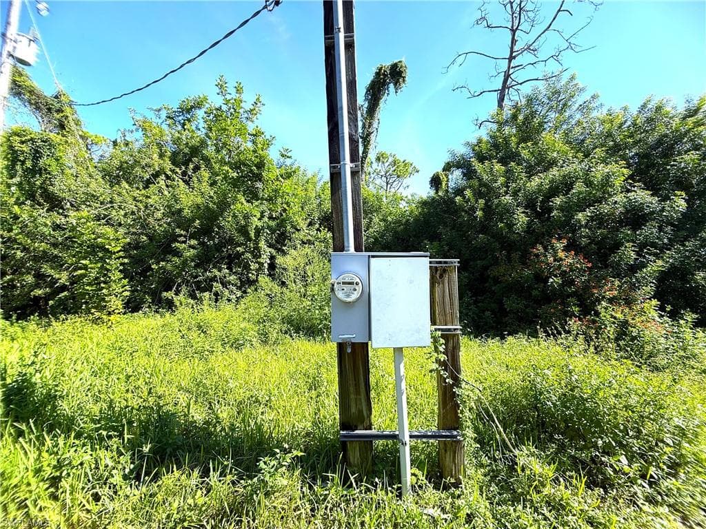 1982 Laurel LN, NORTH FORT MYERS FL 33917-25