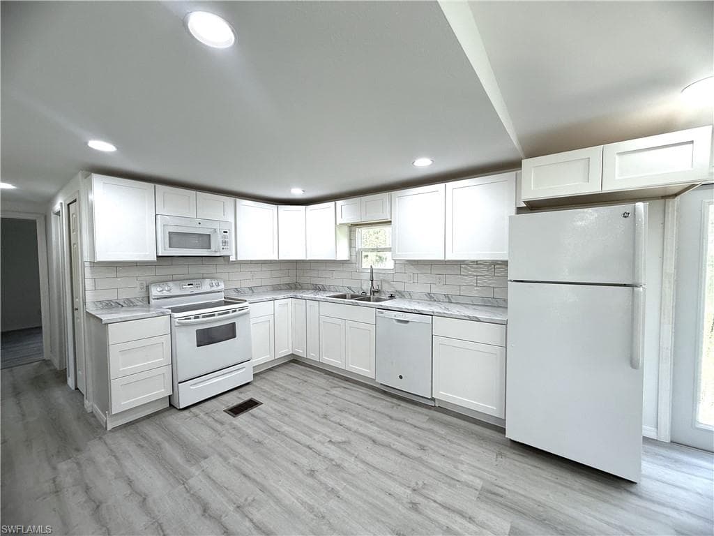 1982 Laurel LN, NORTH FORT MYERS FL 33917-7