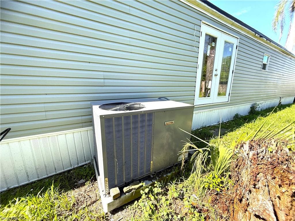 1982 Laurel LN, NORTH FORT MYERS FL 33917-24